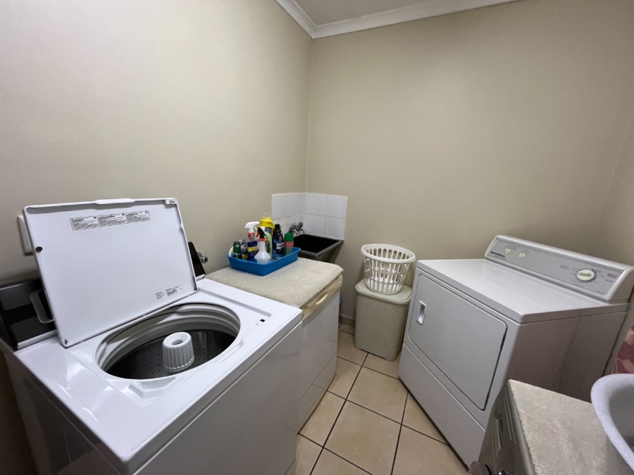 4 Bedroom Property for Sale in Hartenbos Heuwels Western Cape